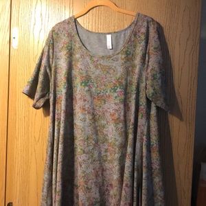 LuLaRoe vintage look perfect t